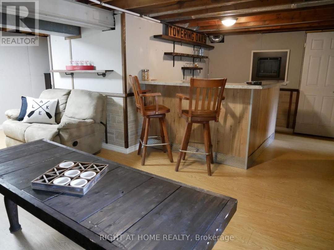 1130 TOWERING OAKS TRAIL W, 