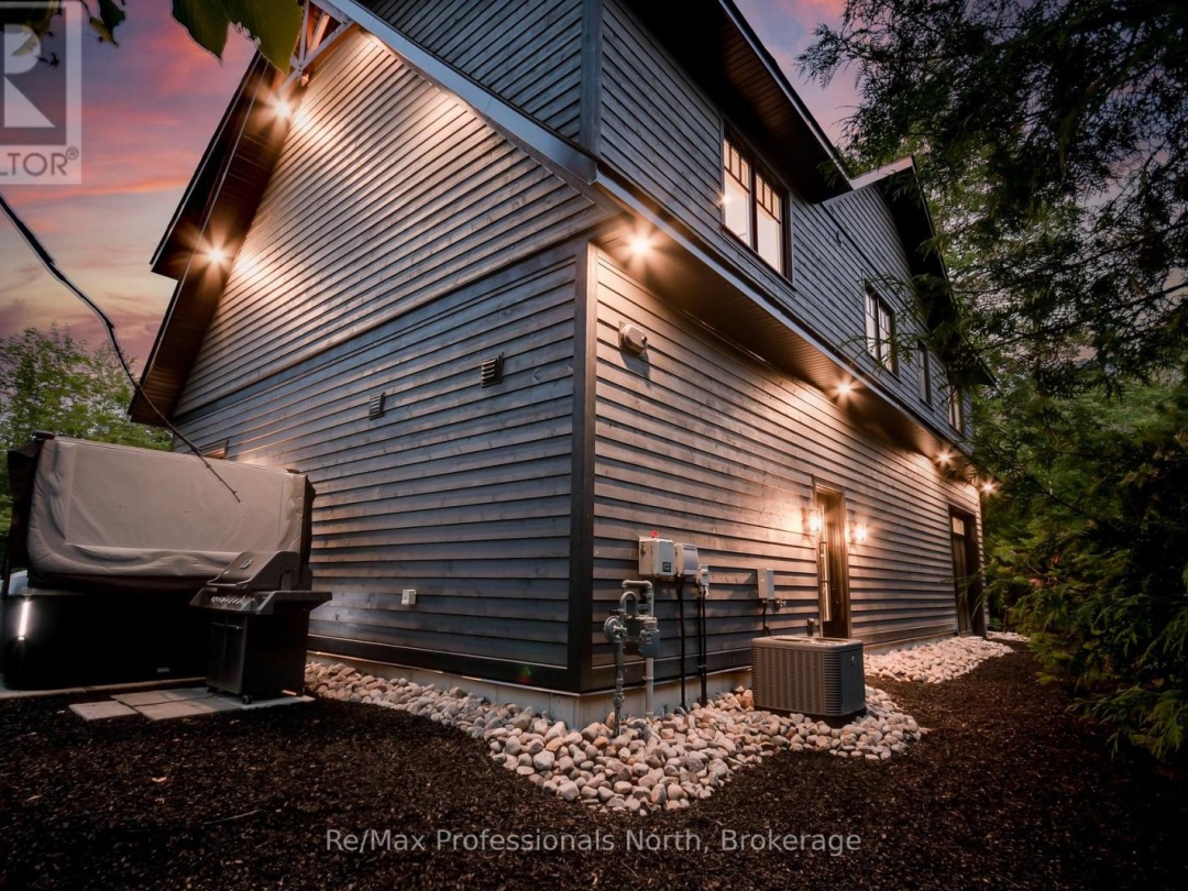 1054 BRYDONS BAY ROAD, Lake Muskoka