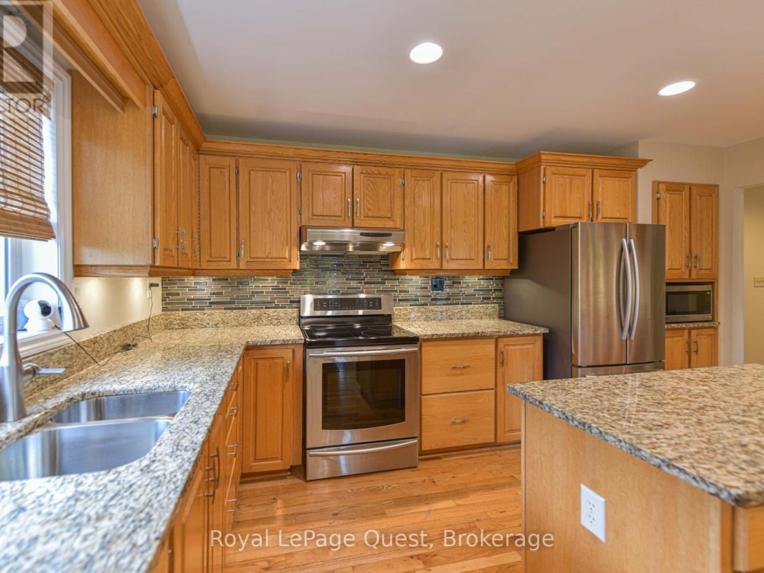 27 HEYDEN AVENUE, Lake Simcoe