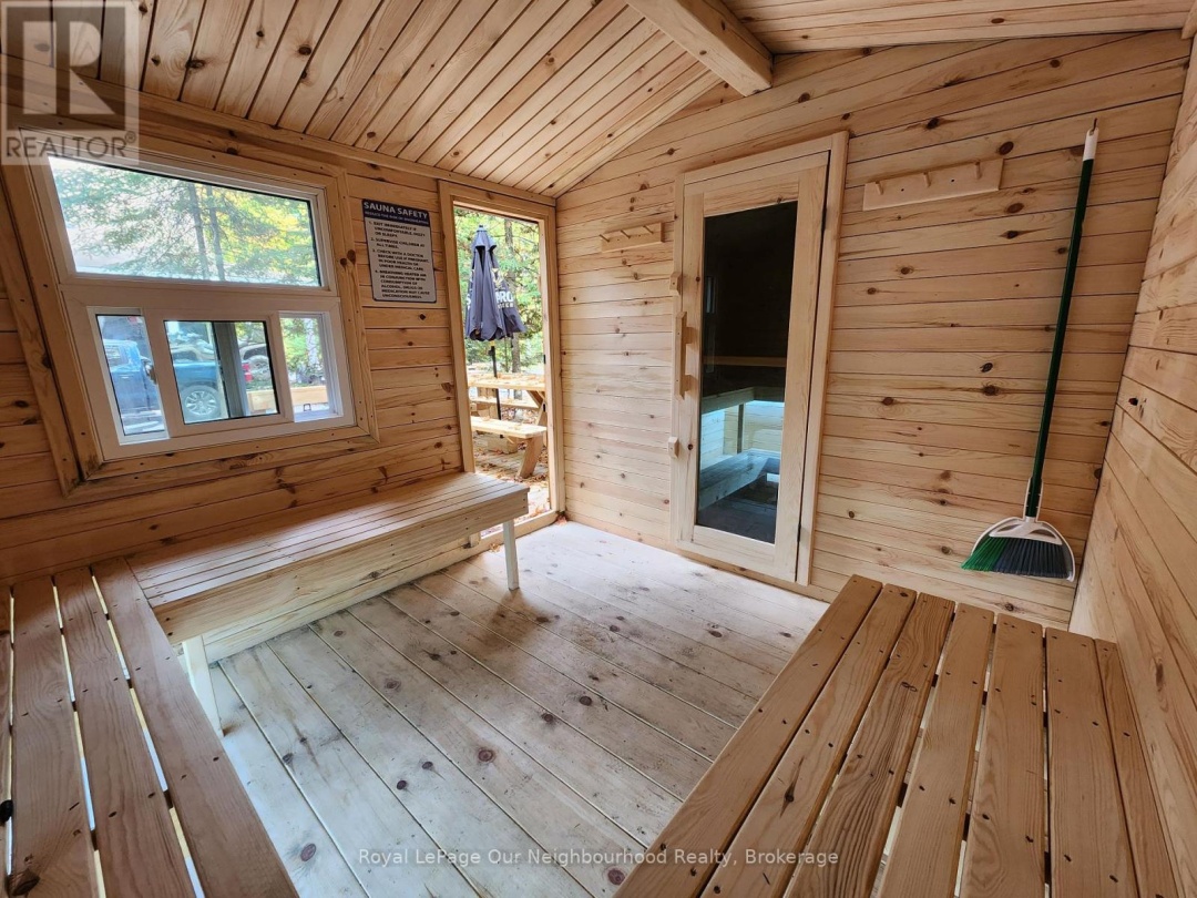 1042 SKI RIDGE TRAIL, 