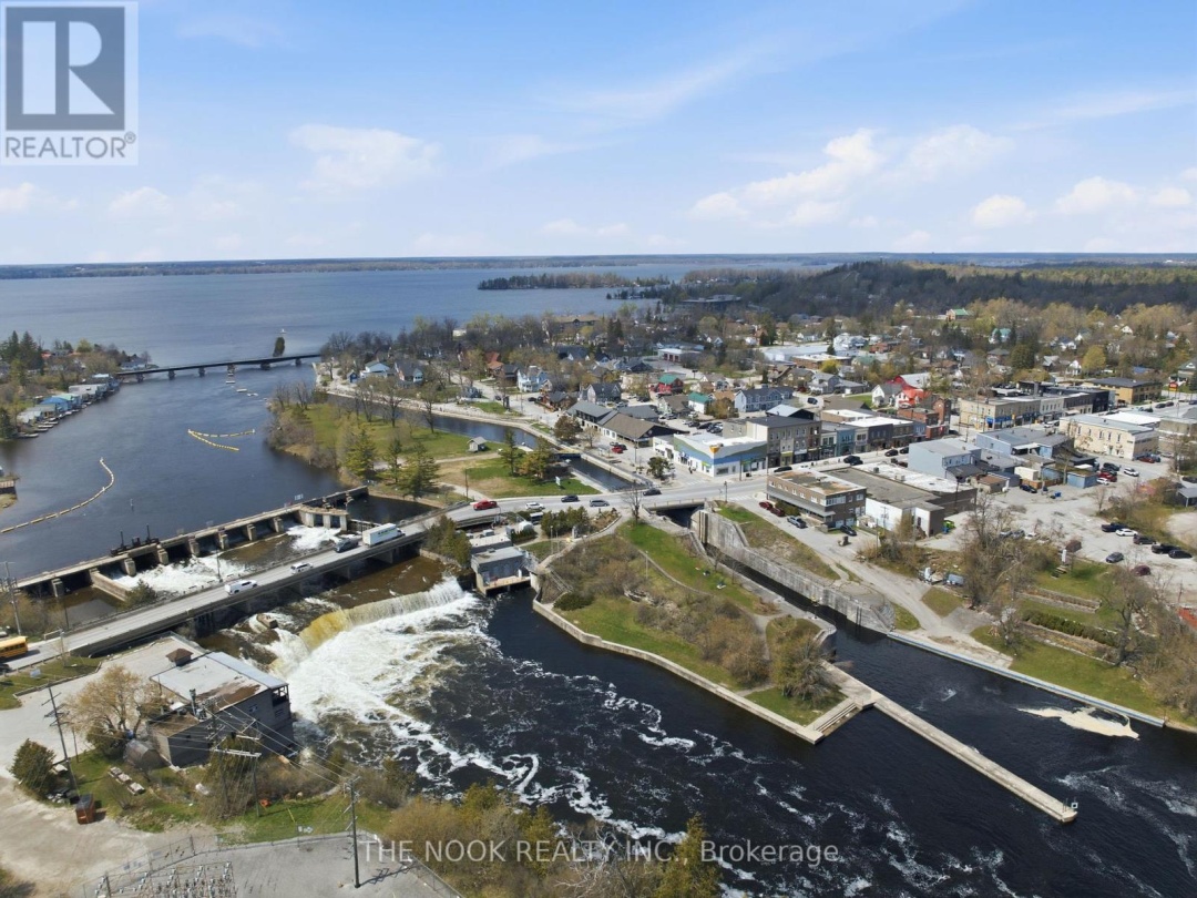 54 CLIFTON STREET, Kawartha Lakes (Fenelon Falls)