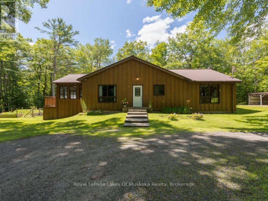 10 MUSKOKA PINES ROAD, 