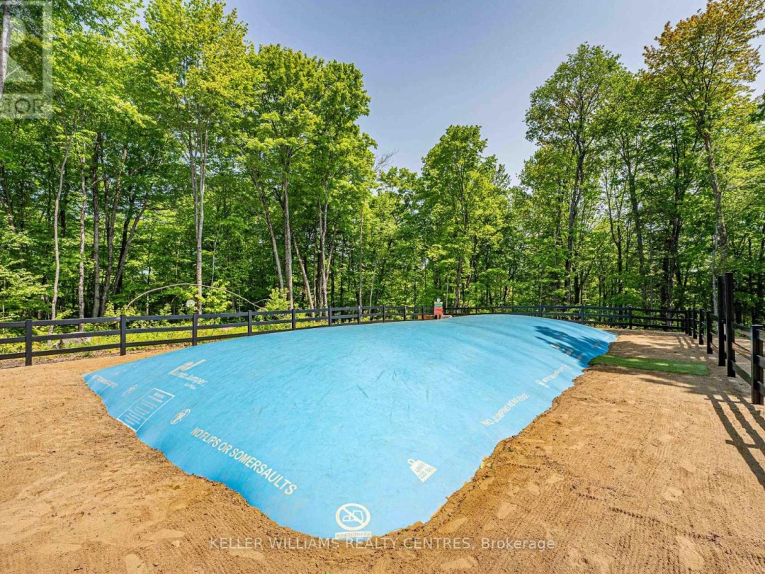 #38 LAKERIDGE - 1047 BONNIE LAKE CAMP ROAD, Bracebridge (Macaulay)