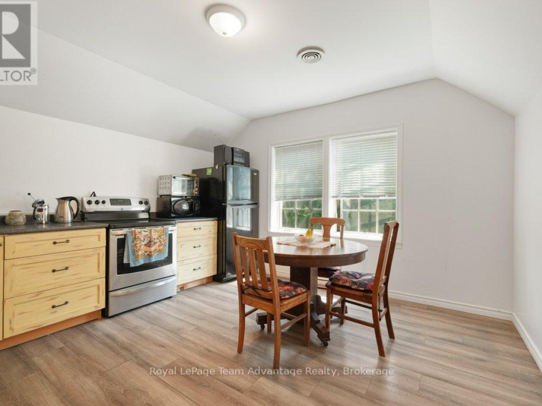 76 BOWES STREET, Parry Sound