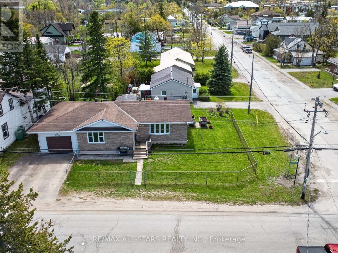 38 ELLIOT STREET, Kawartha Lakes (Fenelon Falls)