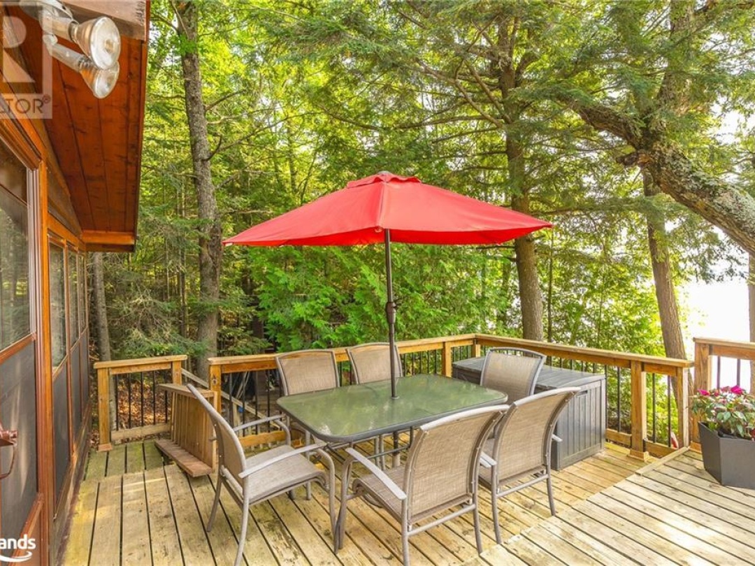 4833 Kennisis Lake Road, Kennisis Lake