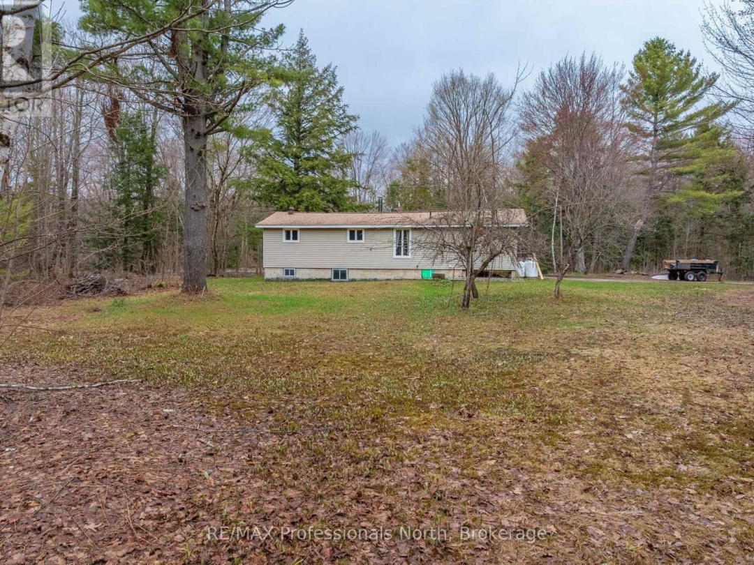 1056 KIRK LINE W, Bracebridge (Macaulay)