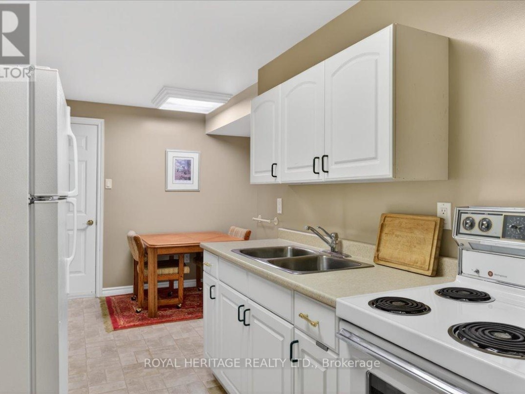 4 KENNEDY DRIVE, Kawartha Lakes (Fenelon Falls)