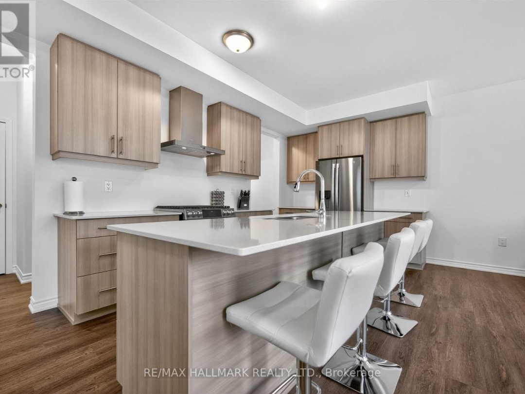 2 WYN WOOD LANE, Orillia