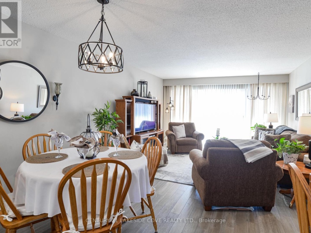 UNIT 4 - 4 PARADISE BOULEVARD, Lake Simcoe
