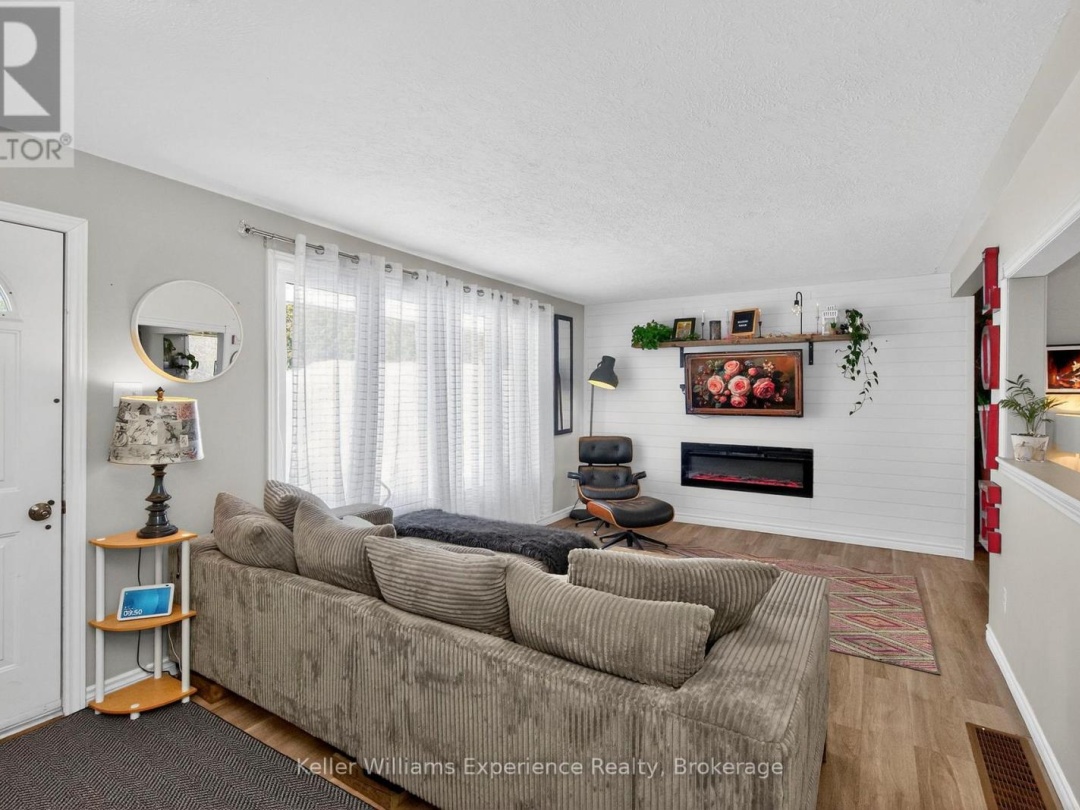 229 MOUNTAIN AVENUE, Tay (Waubaushene)