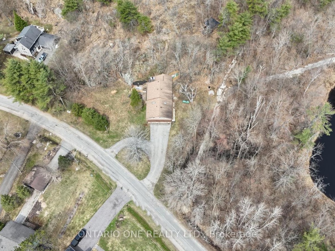 1045 COWBELL LANE, Gravenhurst (Morrison)