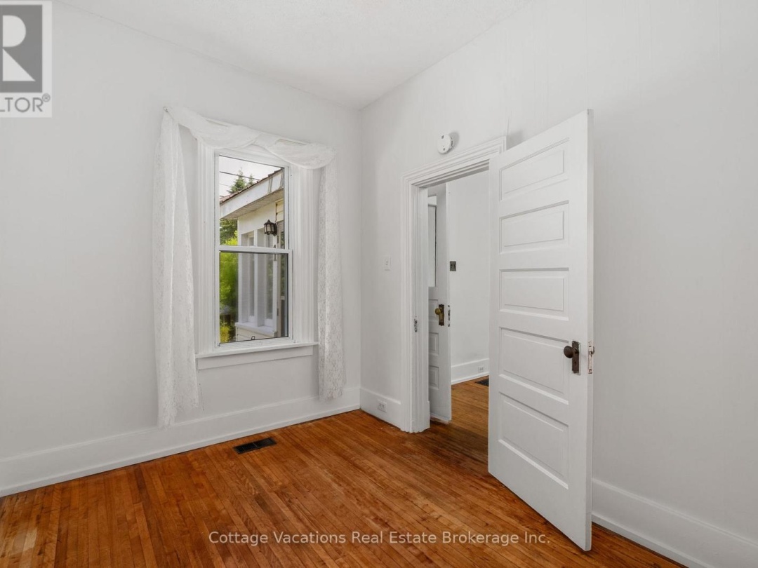 1 DUNCAN STREET E, 