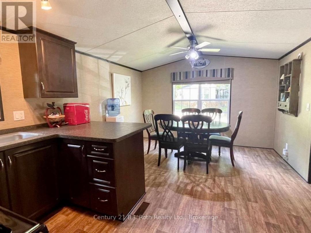 439 SPRINGWATER CRESCENT, Bonnie Lake
