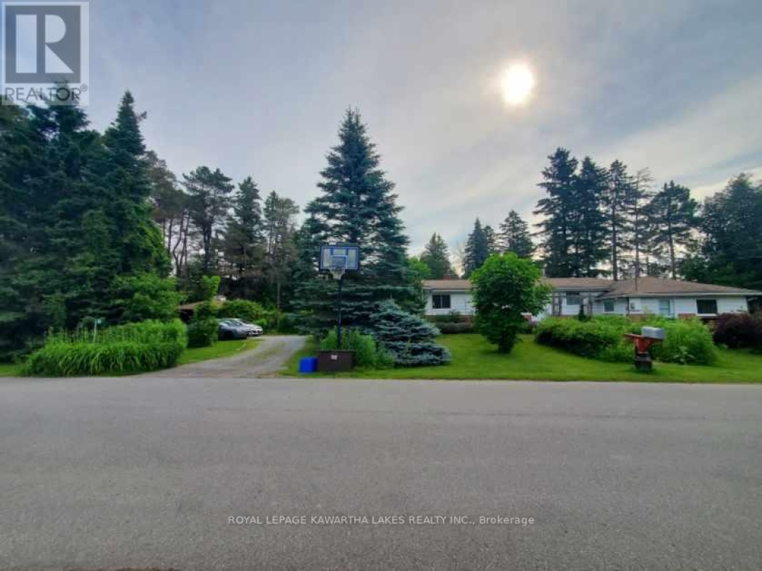 85 THOMAS DRIVE, Sturgeon Lake