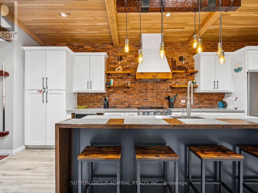 1023 KIRKPATRICK LANE, Muskoka River