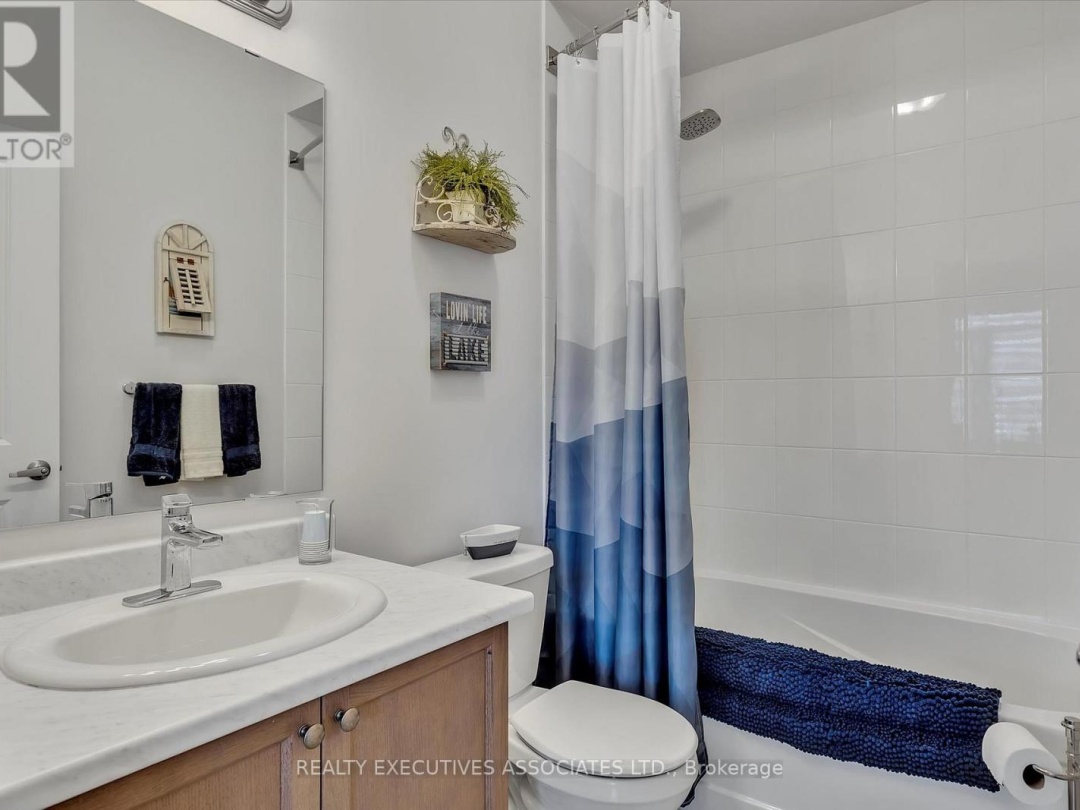 36 - 17 LAKEWOOD CRESCENT, 