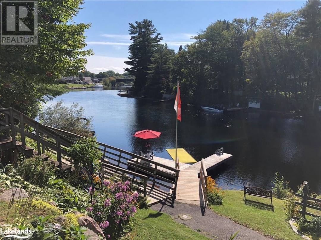 20 Liza Crescent, Muskoka River