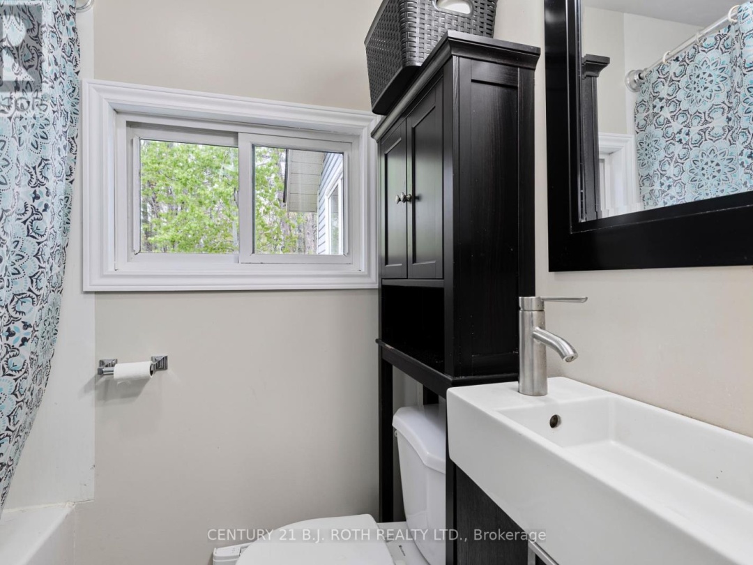 2100 HONEY HARBOUR ROAD, 