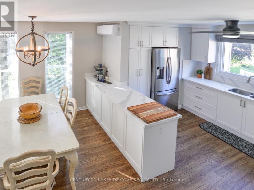UNIT #6 - 4 PARADISE BOULEVARD, Lake Simcoe