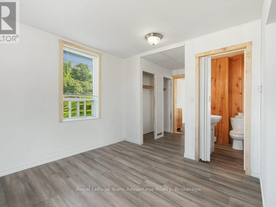 76 BOWES STREET, Parry Sound