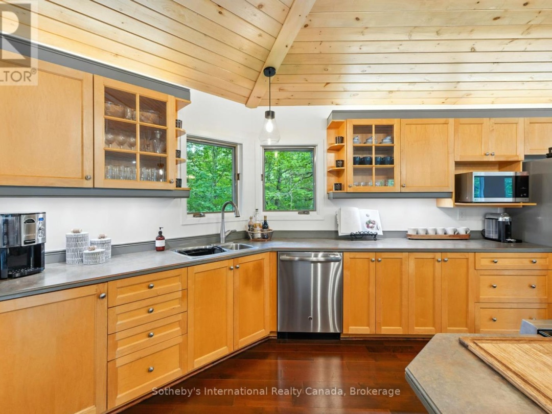 1060 NORTH KAHSHE LAKE ROAD, Kahshe Lake