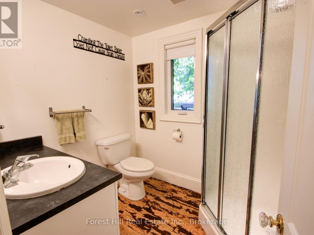 21 LAKEVIEW CRESCENT, 