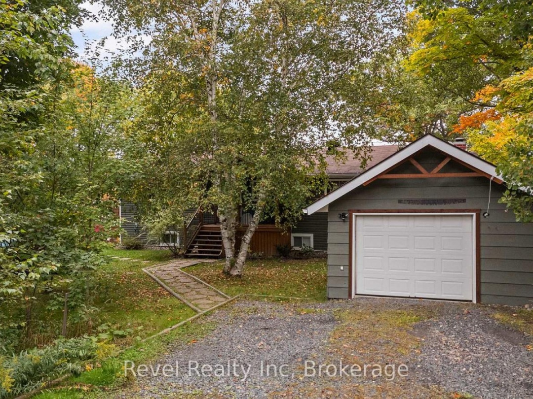 210 BURNETT'S ROAD, Manitouwabing Lake