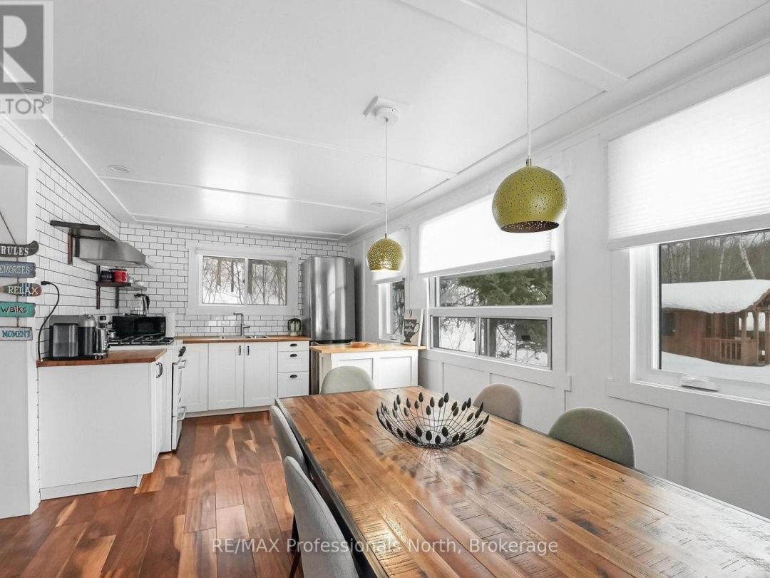 1044 SHANAHAN TRAIL, Horseshoe Lake