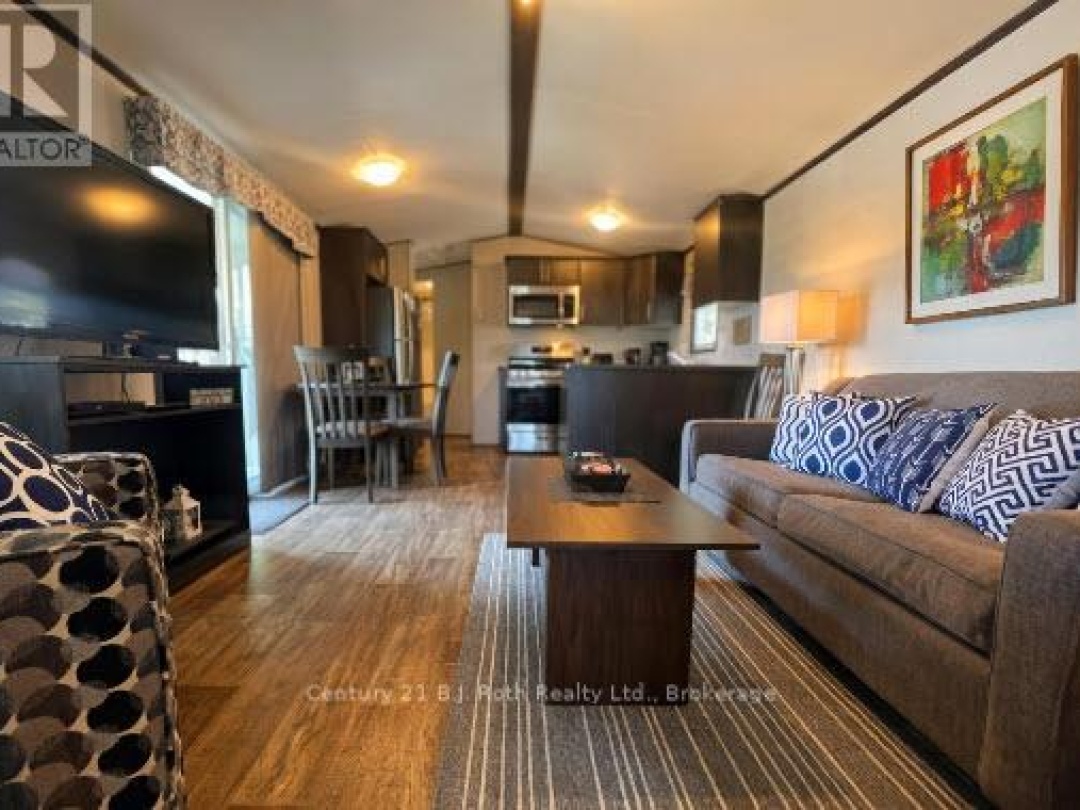 712 POPLAR CRESCENT, Bonnie Lake
