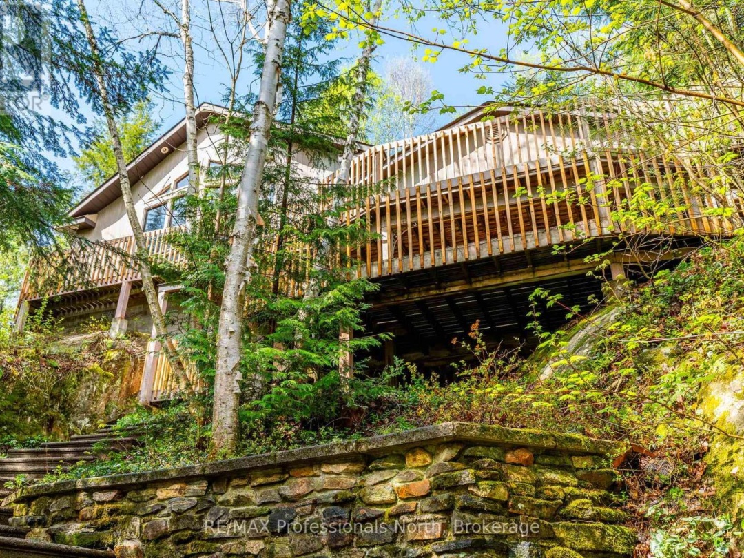 6213 KENNISIS LAKE ROAD, Kennisis Lake