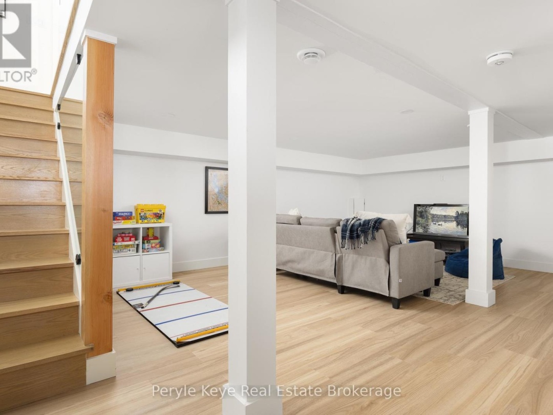 1290 CEDAR LANE, Bracebridge (Macaulay)