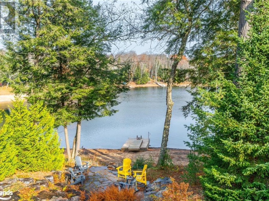 3526 West Shore Road, Kennisis Lake