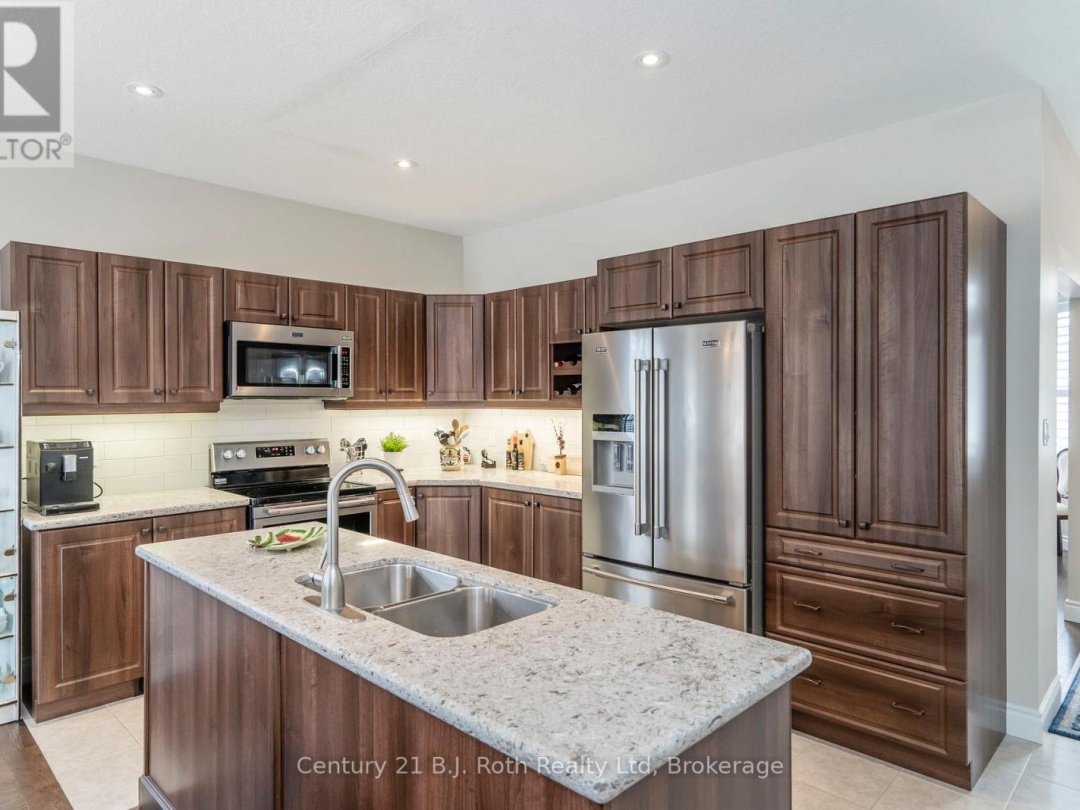 4 CHARLIE RAWSON BOULEVARD, Tay (Victoria Harbour)
