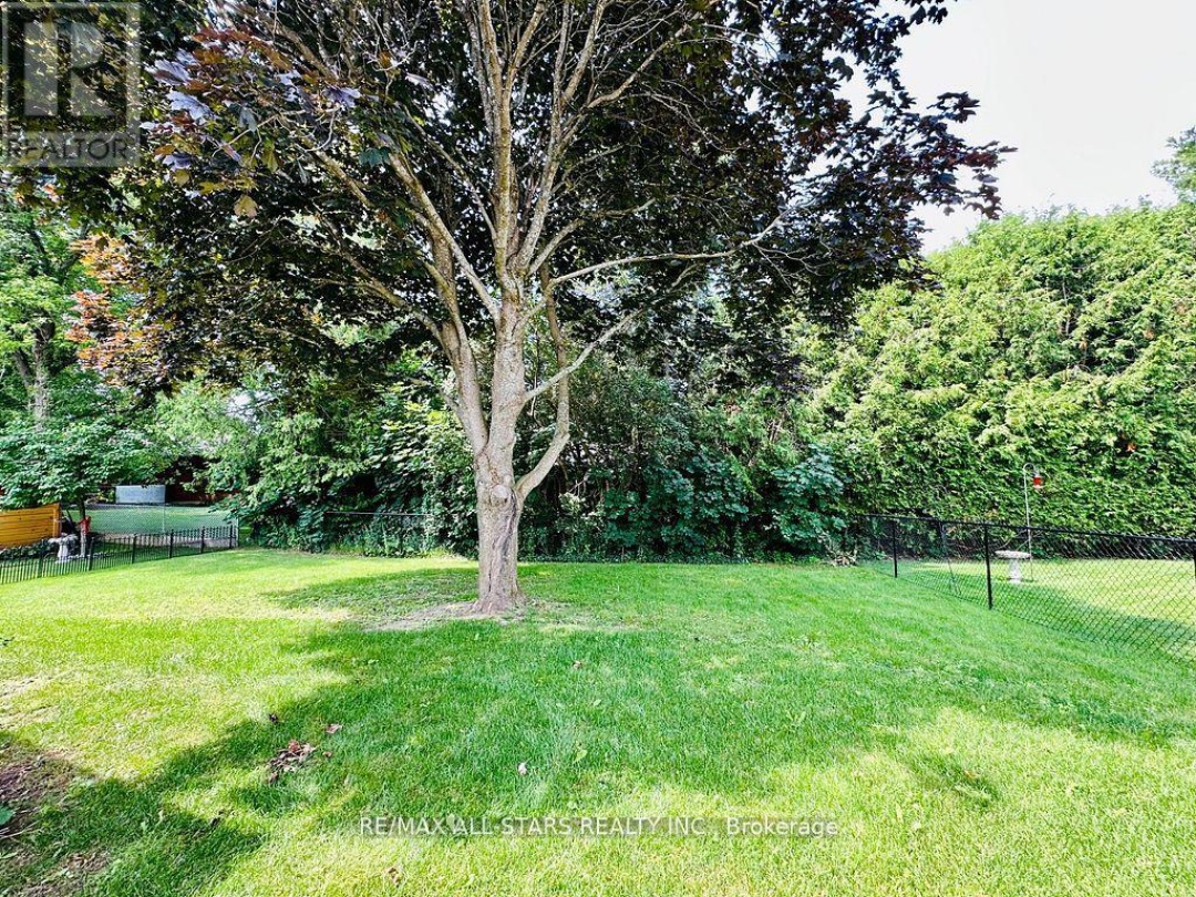 36 RUSSELL HILL ROAD, Kawartha Lakes (Bobcaygeon)