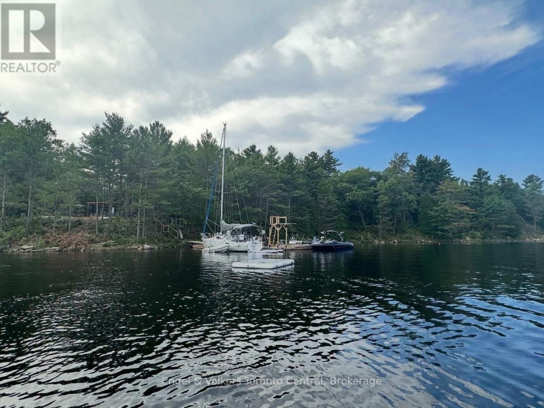 736 2190 ISLAND, Georgian Bay