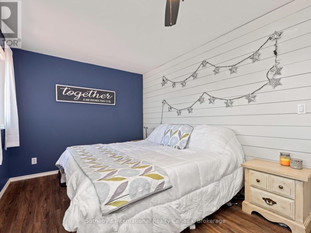 71 B717 ISLAND, Georgian Bay