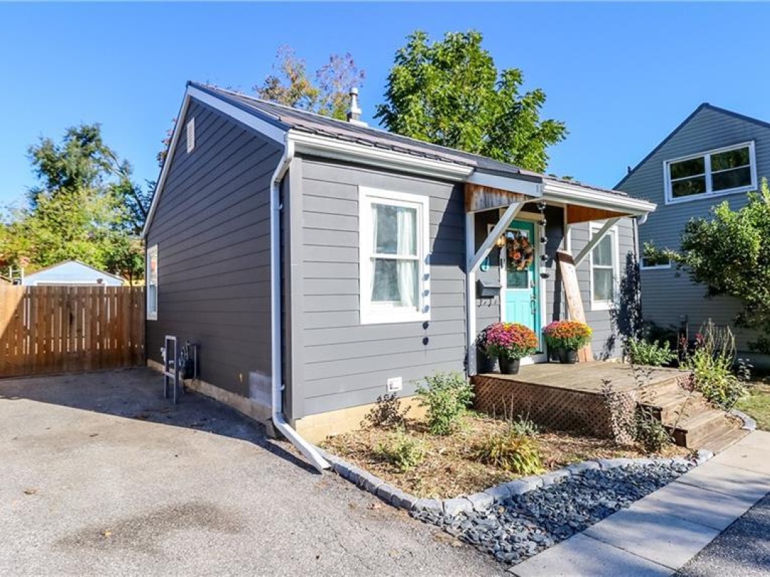 7 ALBANY Avenue, 