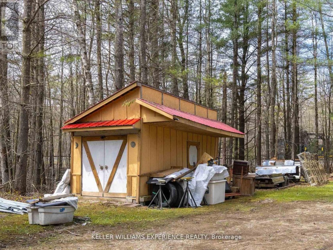 1936 PENINSULA POINT ROAD, Sparrow Lake
