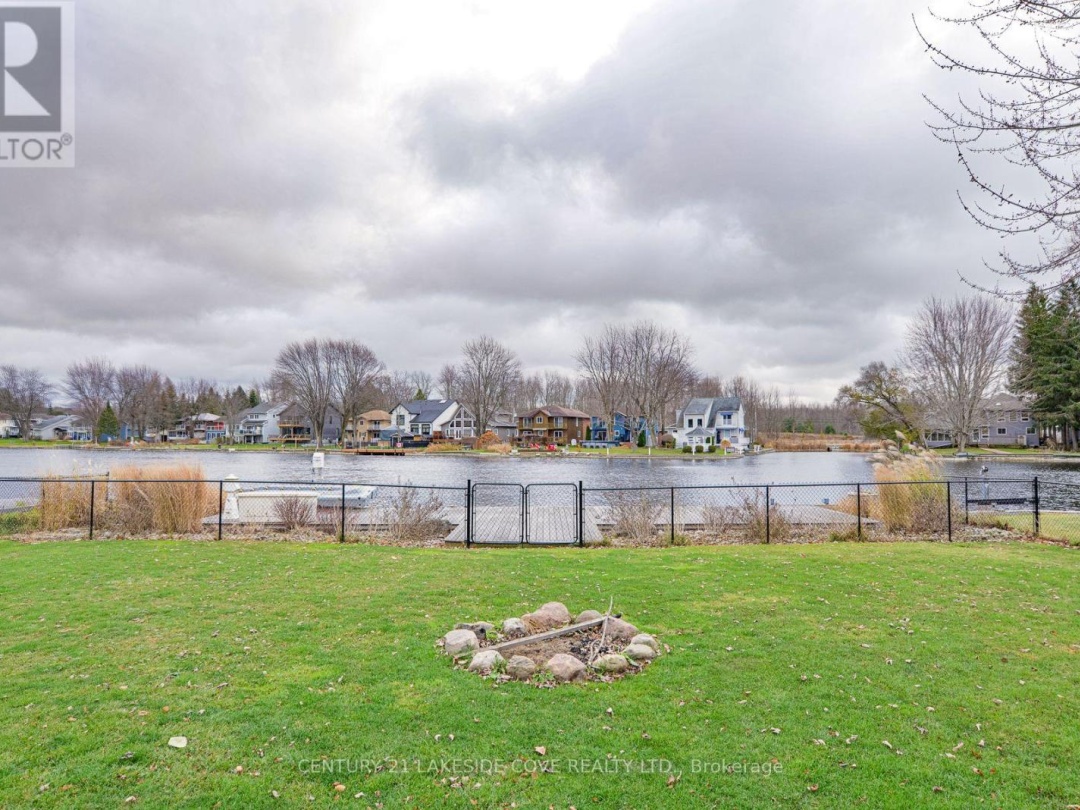 51 Ridge Avenue, Lake Simcoe
