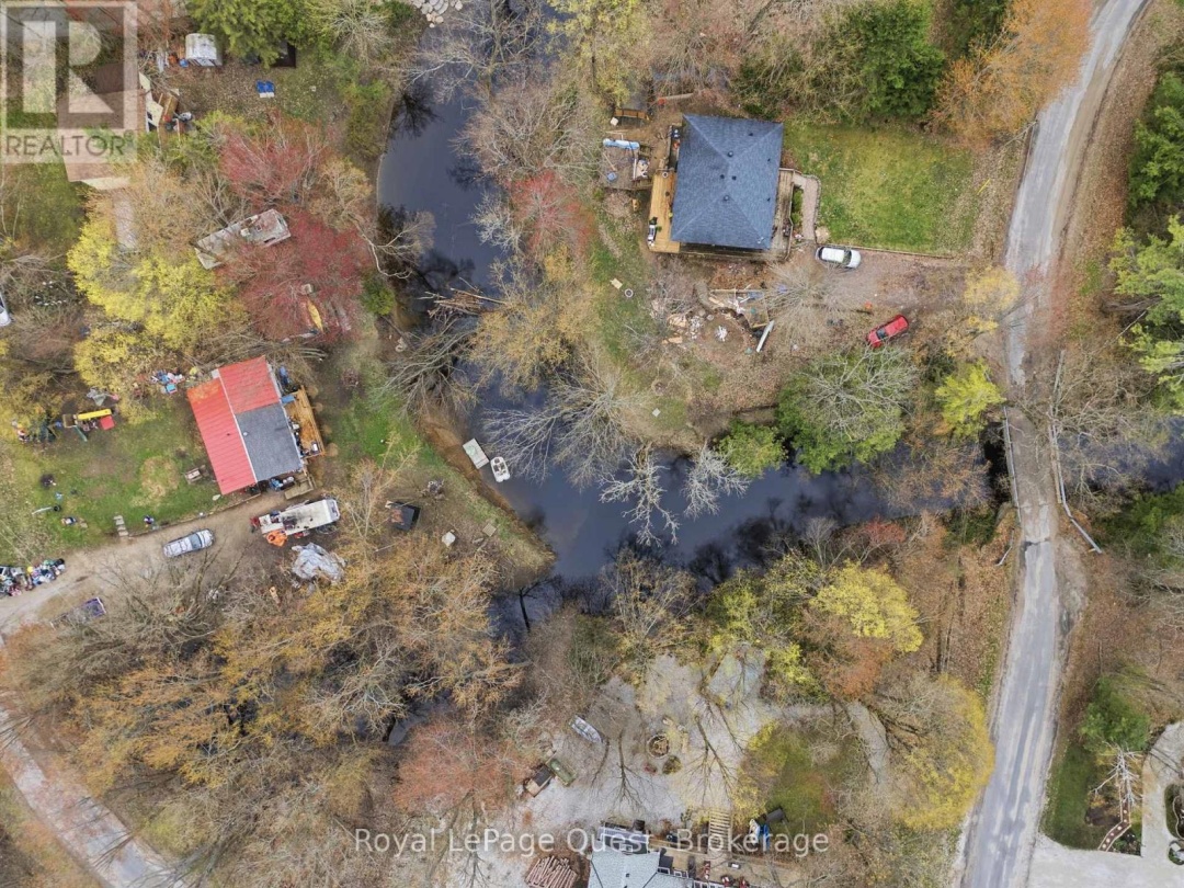 7476 ASH CRESCENT, Black River