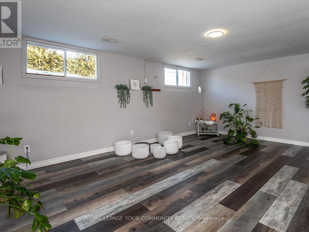 347 LAKELAND CRESCENT, 
