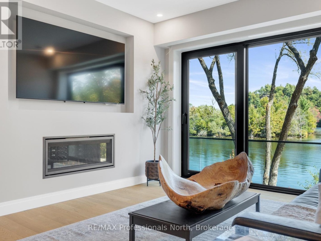 105 - 32 BRUNEL ROAD, 