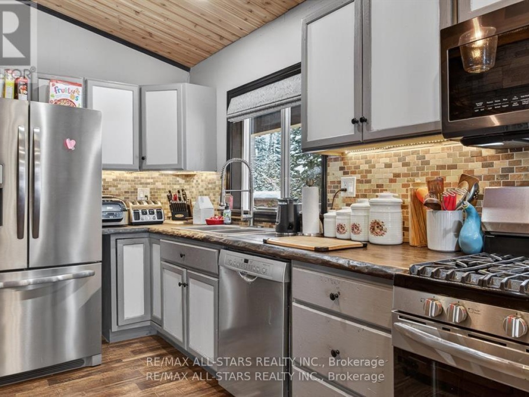 28 PINE RIDGE ROAD, Shadow Lake