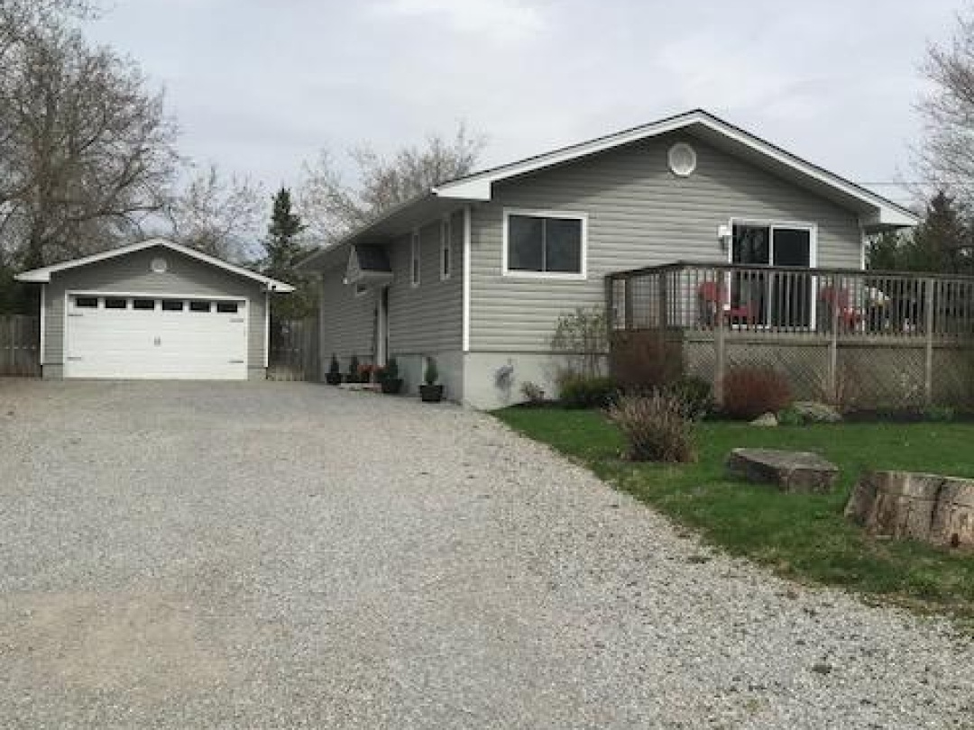 32 Newman Road, Kawartha Lakes (Mariposa)