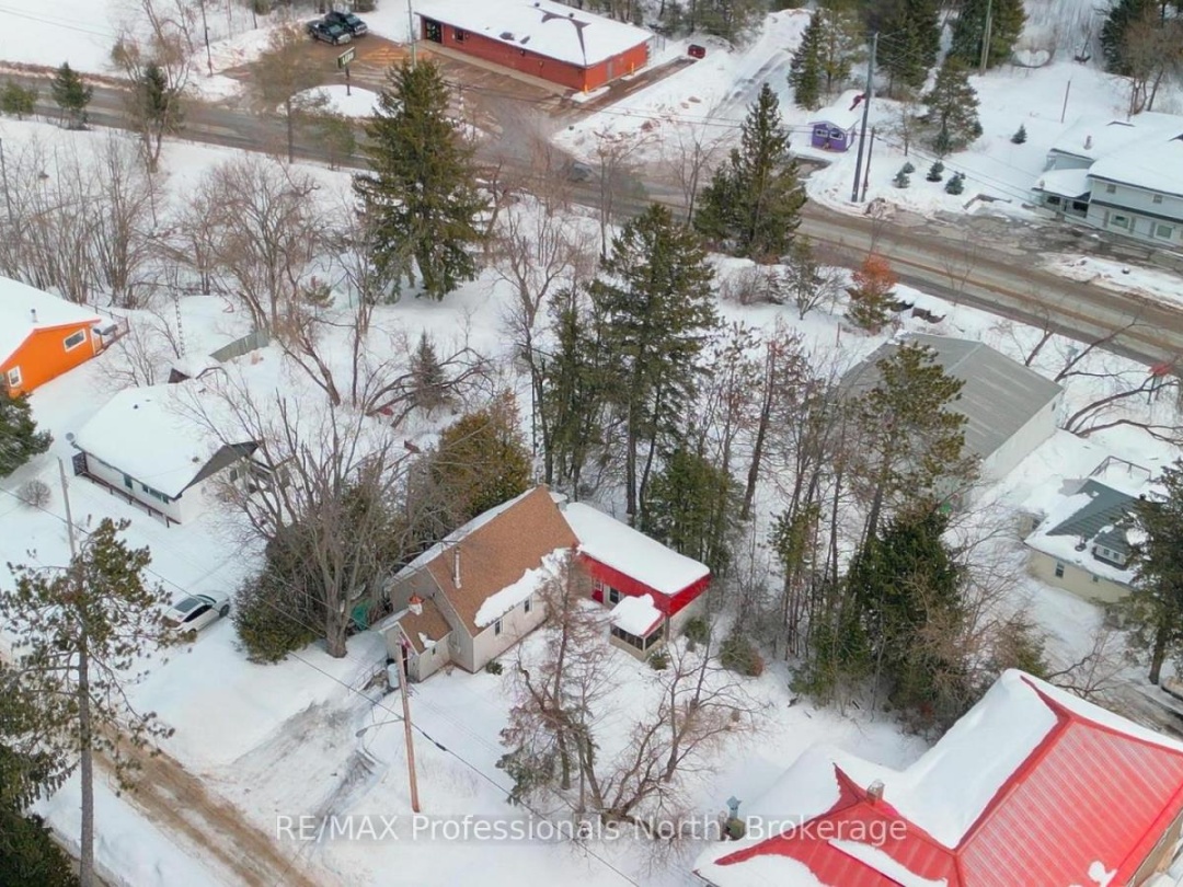 4 DICKSON STREET, Kawartha Lakes (Kinmount)