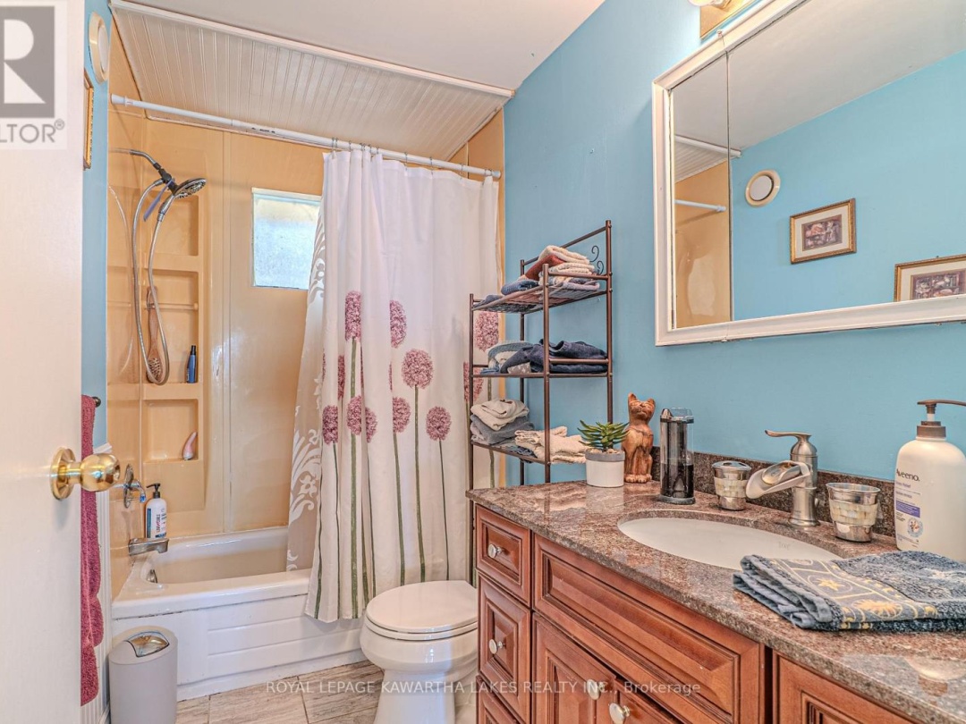 805 CEDAR GLEN ROAD, Sturgeon Lake