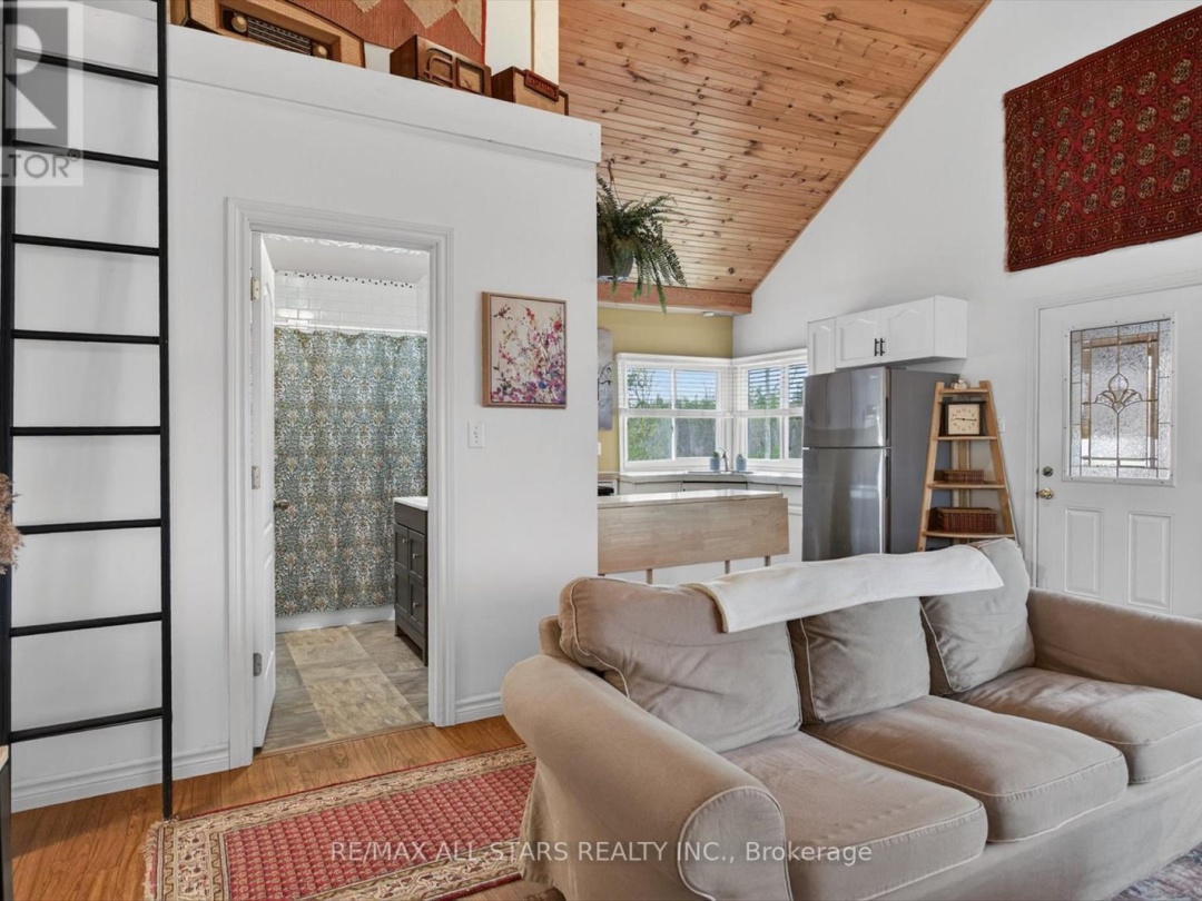 2 ELDER STREET, Sturgeon Lake