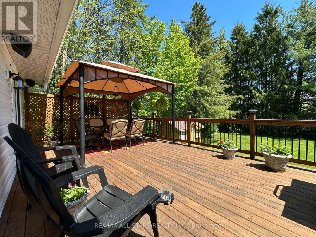 243 WEST STREET, Kawartha Lakes (Bobcaygeon)
