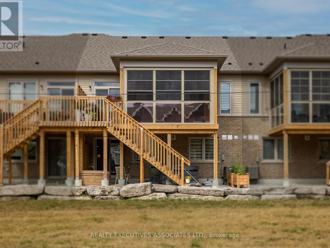 36 - 17 LAKEWOOD CRESCENT, 